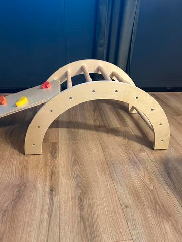 Houten klimboog beschikbaar voor biedingen