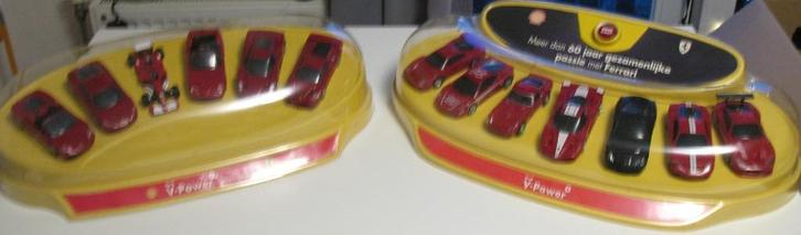 2 V-Power Shell Ferrari Displays met Ferrari Model auto’s, Hobby en Vrije tijd, Modelauto's | Overige schalen, Zo goed als nieuw