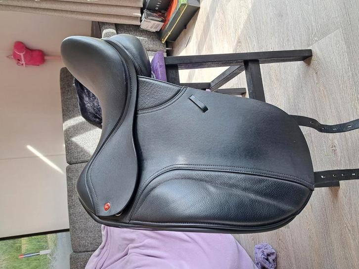 Toro Good dressuurzadel 17,5 inch, Dieren en Toebehoren, Paarden en Pony's | Hoofdstellen en Tuigage, Zo goed als nieuw, Dressuur