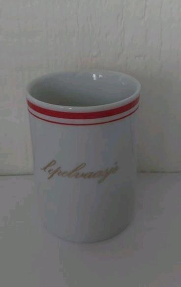 Leuke vintage beker met rood biesje voor uw Theelepeltjes, Huis en Inrichting, Keuken | Tupperware, Zo goed als nieuw, Rood, Ophalen of Verzenden