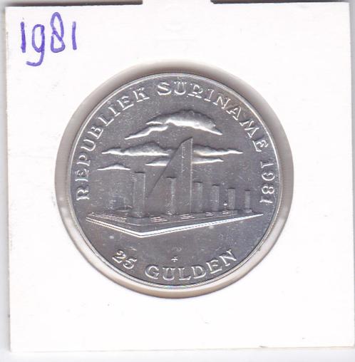Suriname 25 gulden 1981 "1 jaar revolutie" voor 25 euro, Postzegels en Munten, Munten | Nederland, Losse munt, Zilver, Ophalen of Verzenden