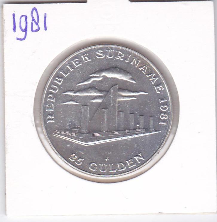 Suriname 25 gulden 1981 "1 jaar revolutie" voor 25 euro, Postzegels en Munten, Munten | Nederland, Losse munt, Zilver, Ophalen of Verzenden