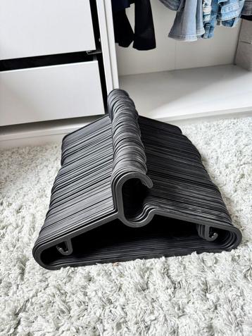 Ikea kledinghangers 100 stuks beschikbaar voor biedingen