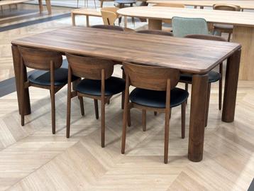 Walnoten tafel 200x100cm i.c.m. 6 walnoten Artisan stoelen beschikbaar voor biedingen