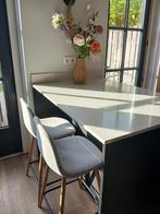 Barkrukken lichtgrijs 2 stuks, Huis en Inrichting, Barkrukken, 2 krukken, Ophalen, Gebruikt, 60 tot 90 cm