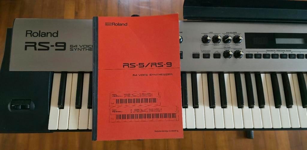 ≥ Roland RS-9 Synthesizer – 64-Voice Performance Keyboard