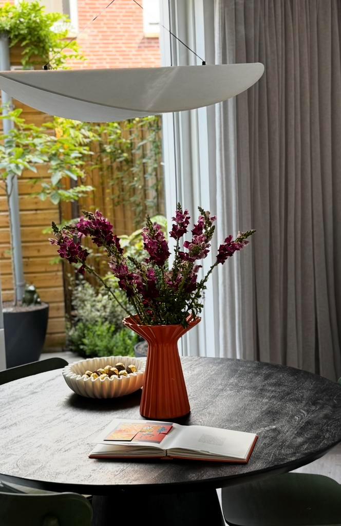 Moderne Keramische Vaas Oranje/Rood 30cm, Huis en Inrichting, Woonaccessoires | Vazen, Zo goed als nieuw, Oranje, Minder dan 50 cm
