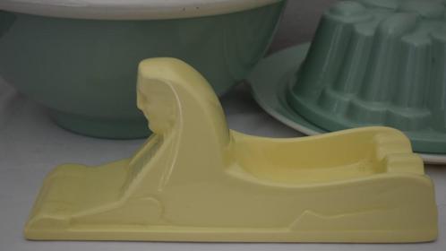 Petrus Regout asbak in de vorm van een Sphinx pastel geel, Antiek en Kunst, Antiek | Servies los, Ophalen of Verzenden