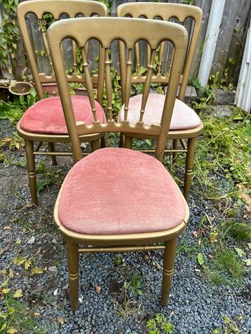 3 stoelen beschikbaar voor biedingen