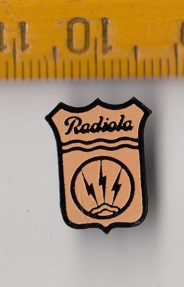 Radiola Radio embleem logo schildje beschikbaar voor biedingen