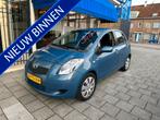 Toyota Yaris 1.3 VVTi Sol 5-DEURS/AIRCO/NW APK (bj 2007), Auto's, Toyota, Origineel Nederlands, Te koop, Zilver of Grijs, 5 stoelen