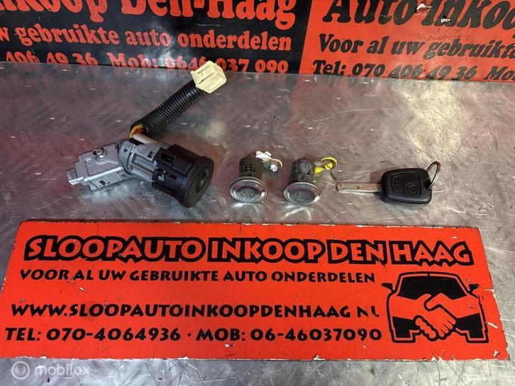 Toyota Aygo C1 107 ('05-'14) Slotenset | Contactslot |, Auto-onderdelen, Klein materiaal, Toyota, Gebruikt, Ophalen of Verzenden