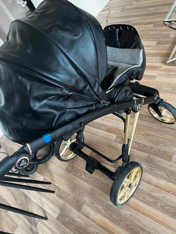 Kinderwagen met gouden details beschikbaar voor biedingen