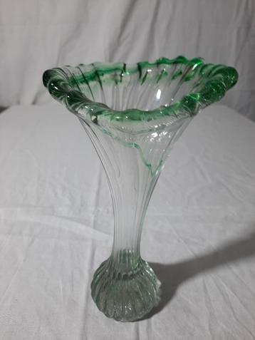 Mooie antieke glazen vaas, jaren 20 beschikbaar voor biedingen