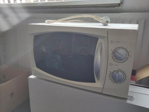 Daewoo magnetron, ouder model, maar zgan, Witgoed en Apparatuur, Magnetrons, Zo goed als nieuw, Vrijstaand, Magnetron, 45 tot 60 cm