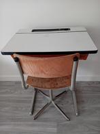 Vintage school bureautje. I.g.s, Huis en Inrichting, Bureaus, Ophalen, Gebruikt