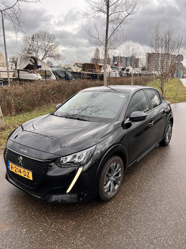 private lease overname Peugeot 208 EV, Auto's, Peugeot, Particulier, ABS, Airbags, Airconditioning, Alarm, Android Auto, Apple Carplay