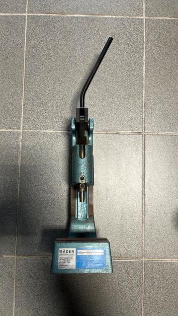 Kniehefboompers, Mäder Maschinenbau. Type APK T1 beschikbaar voor biedingen