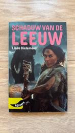 Vroege Lijsters 2021 - Schaduw van de leeuw, Boeken, Kinderboeken | Jeugd | 13 jaar en ouder, Ophalen of Verzenden, Zo goed als nieuw