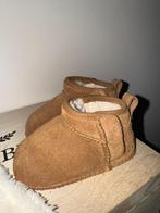 UGG baby schoen maat 18 nieuw !, Ophalen of Verzenden, Nieuw, Pantoffels of Sloffen