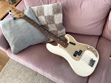 Fender Precision bass uit 1999 compleet geupgrade beschikbaar voor biedingen