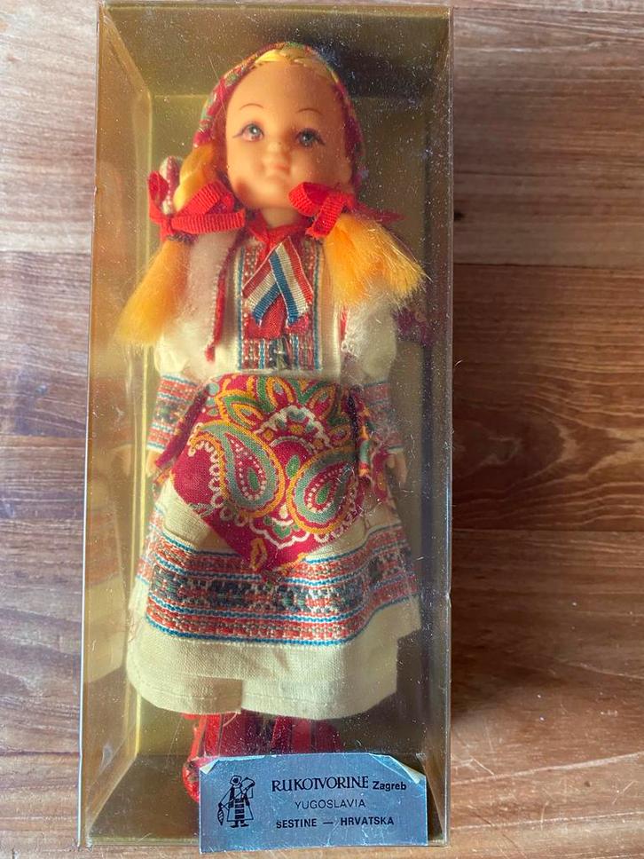 Joegoslavische Klederdrachtpop Rukotvorine - Jaren 80, Verzamelen, Poppen, Gebruikt, Pop, Ophalen of Verzenden
