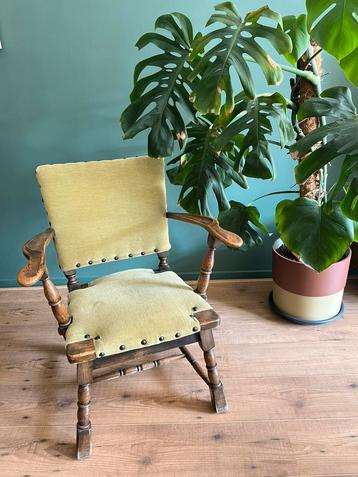 Vintage Wooden Accent Chair beschikbaar voor biedingen