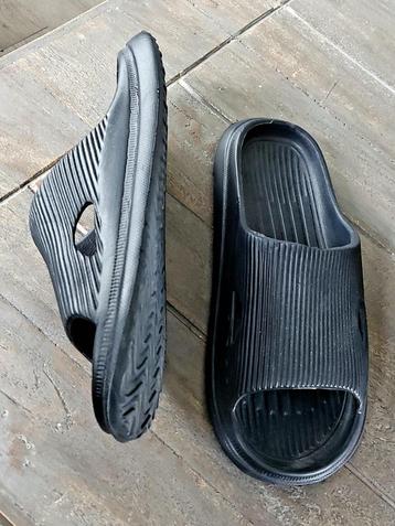 Zwarte lichtgewicht Heren Slippers (mt 44) beschikbaar voor biedingen