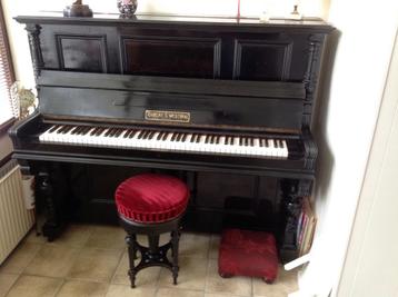 Duitse kruissnaar piano met zeldzame kruk beschikbaar voor biedingen