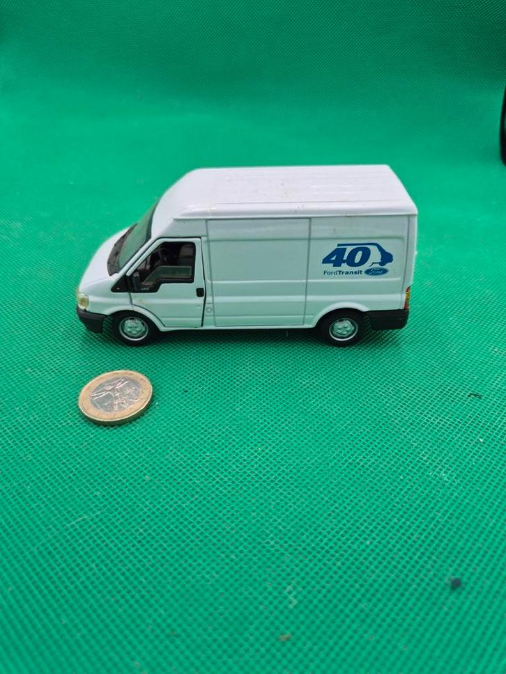 545 ford transit, Hobby en Vrije tijd, Modelauto's | Overige schalen, Zo goed als nieuw, Bus of Vrachtwagen, Ophalen of Verzenden