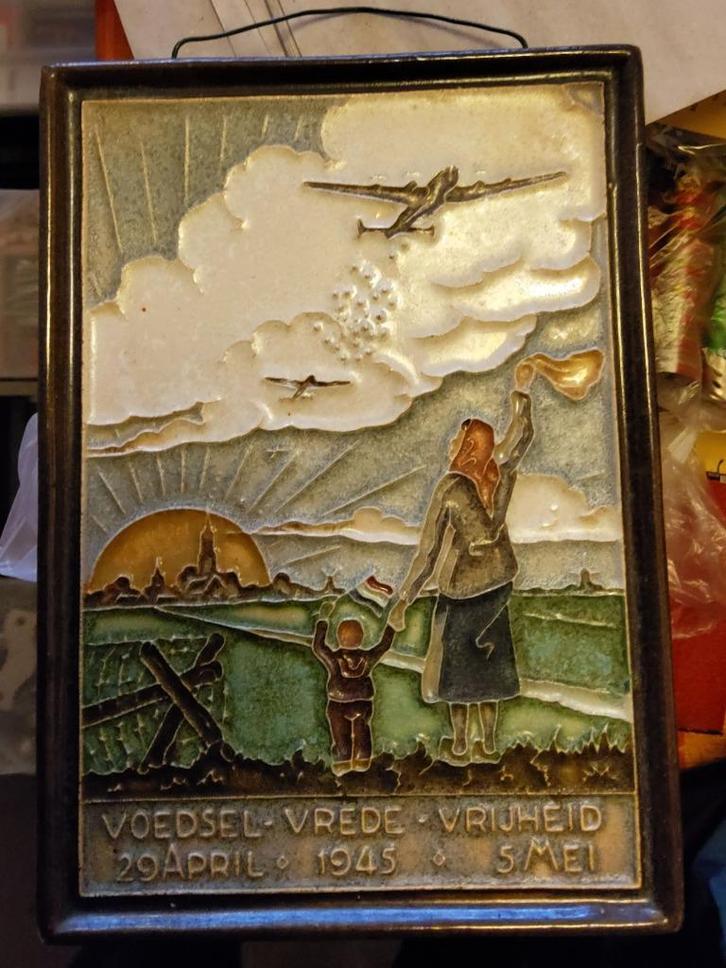 Cloisonné tegel 'Voedsel Vrede Vrijheid - De Porceleyne Fles, Antiek en Kunst, Antiek | Wandborden en Tegels, Ophalen of Verzenden