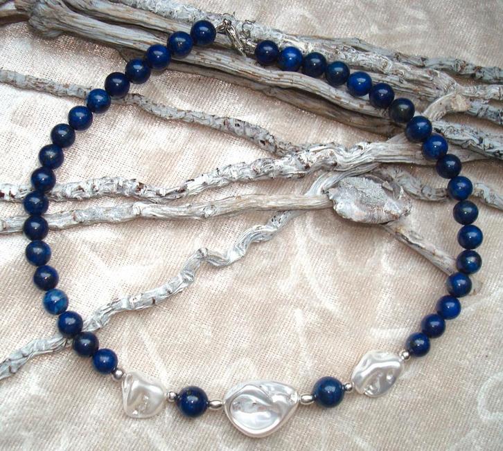 Ketting van lapis lazuli en parelmoer, Sieraden, Tassen en Uiterlijk, Kettingen, Nieuw, Steen of Mineraal, Blauw, Met edelsteen