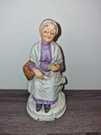 Oma Figuur met Mand, Antiek en Kunst, Antiek | Porselein, Ophalen of Verzenden