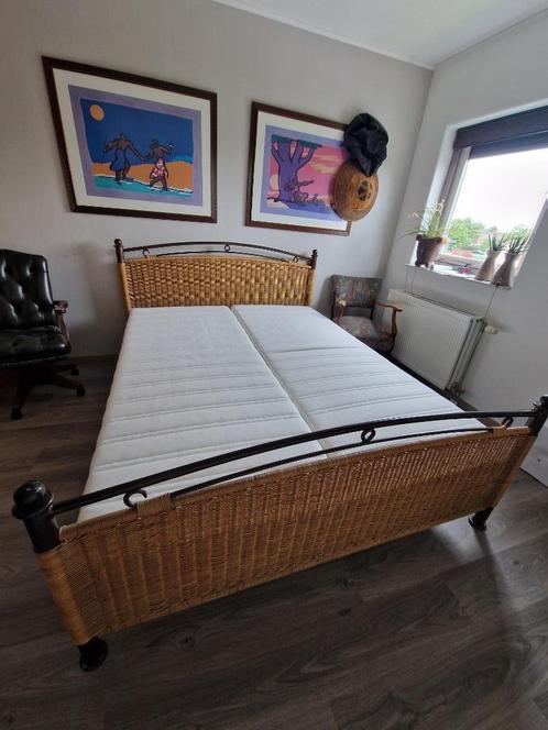 2 persoonsbed 160 x 200 elektrisch verstelbare lattenbodem, Huis en Inrichting, Slaapkamer | Bedden, Zo goed als nieuw, Tweepersoons