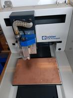 PRINTPLAAT PROTOTYPER LEKTOR GRAVEER MACHINE, Doe-het-zelf en Verbouw, Gereedschap | Freesmachines, Ophalen, Zo goed als nieuw