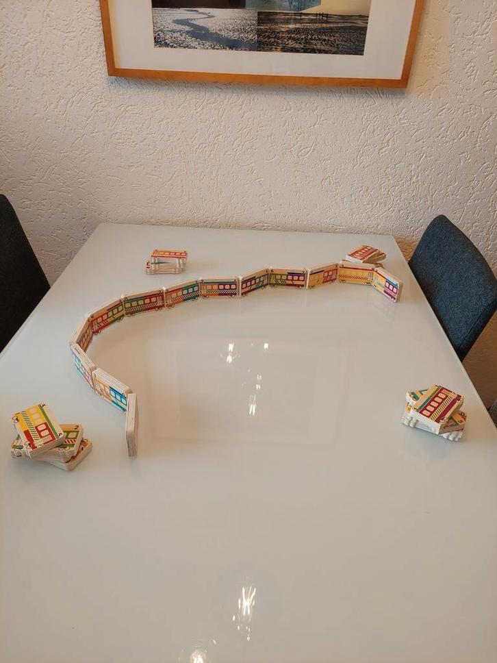 BS Toys houten speelgoed - Domino Spel Treinen, Kinderen en Baby's, Speelgoed | Educatief en Creatief, Zo goed als nieuw, Puzzelen