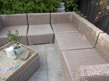 Gratis af te halen 5 zit rotan loungebank+tafel en stoel beschikbaar voor biedingen