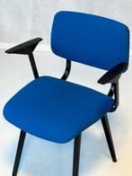 Revolt stoel Friso Kramer vintage Ahrend blauw stof Kvadrat, Huis en Inrichting, Stoelen, Blauw, Gebruikt, Vintage, Ophalen of Verzenden