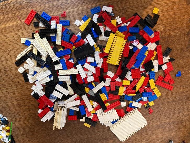 Lot Lego 900 Plates diverse afmetingen in primaire kleuren, Kinderen en Baby's, Speelgoed | Duplo en Lego, Gebruikt, Lego, Losse stenen