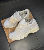 Baskets Asics Gel Kayano 14 Crème Custom, Beige, Ophalen of Verzenden, Sneakers of Gympen, Zo goed als nieuw