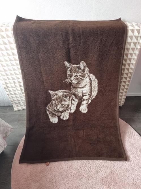 Mooie Vintage Deken met Poezen Wit Bruin 2 kanten Print, Huis en Inrichting, Woonaccessoires | Plaids en Woondekens, Gebruikt