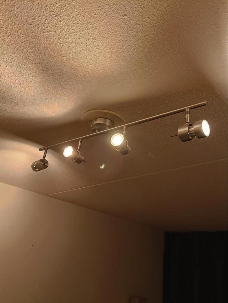 Nette halogeen lamp voor slaap- of hobbykamer, Huis en Inrichting, Lampen | Plafondlampen, Zo goed als nieuw, Metaal, Ophalen