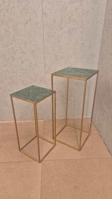 Set van 2 marmerlook bijzettafels, goud frame. modern design beschikbaar voor biedingen