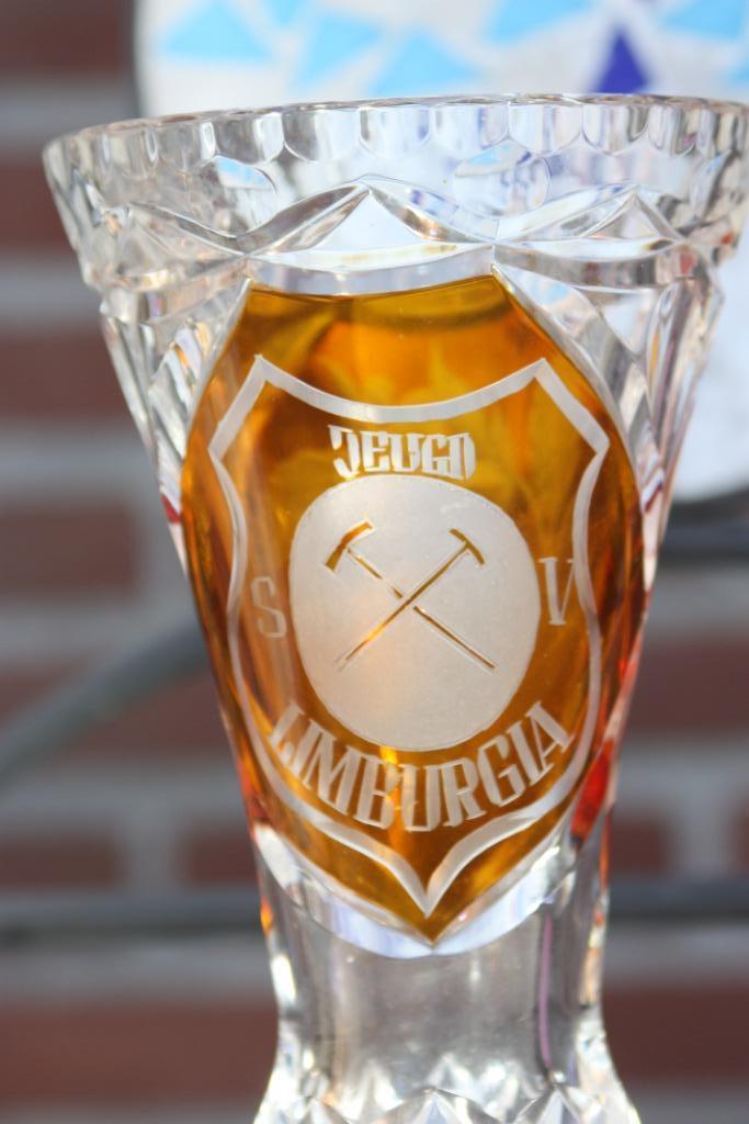 Prachtige vaas SV Limburgia Jeugd Sportvereniging mijnen, Verzamelen, Sportartikelen en Voetbal, Gebruikt, Overige typen, Overige binnenlandse clubs