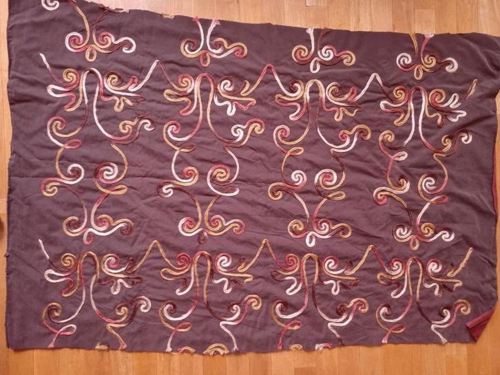 Stof met opgenaaide versieringen, Hobby en Vrije tijd, Stoffen en Lappen, Nieuw, 30 tot 120 cm, 30 tot 200 cm, Overige kleuren