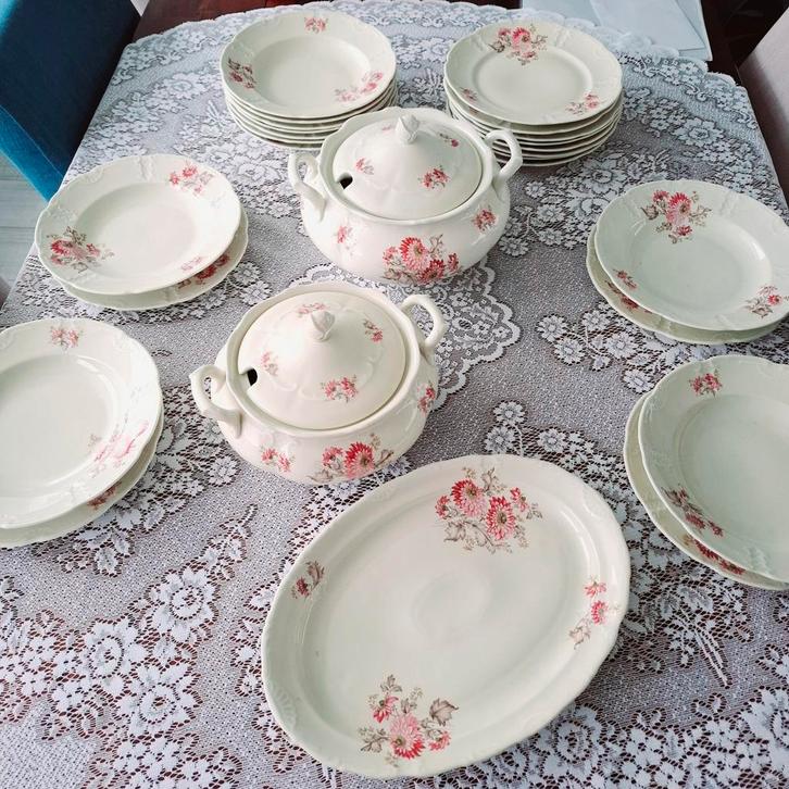 Mosa Maastricht, crème dinerservies met roze bloemen, Antiek en Kunst, Antiek | Servies compleet, Ophalen