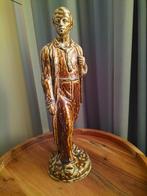 Mooi en zwaar beeld: een wandelaar met rugzak met een doek, Ophalen of Verzenden