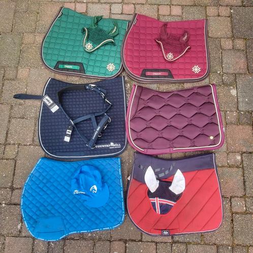 Verschillende setjes/dekjes aangeboden, Dieren en Toebehoren, Paarden en Pony's | Dekens en Dekjes, Zo goed als nieuw, Dekje, Ophalen of Verzenden