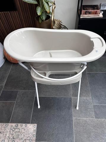 Bébé jou babybadje Taupe - Weinig gebruikt beschikbaar voor biedingen