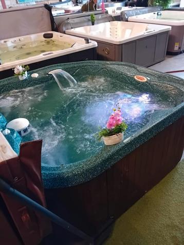 ‼️ Amerikaanse spa ‼️AANBIEDING NU 2450 euro ‼️ beschikbaar voor biedingen